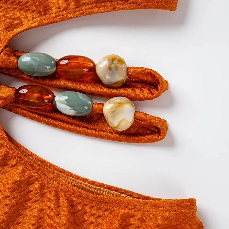 Maillot de bain une pièce et paréo découpés avec ceinture perlée Stones 