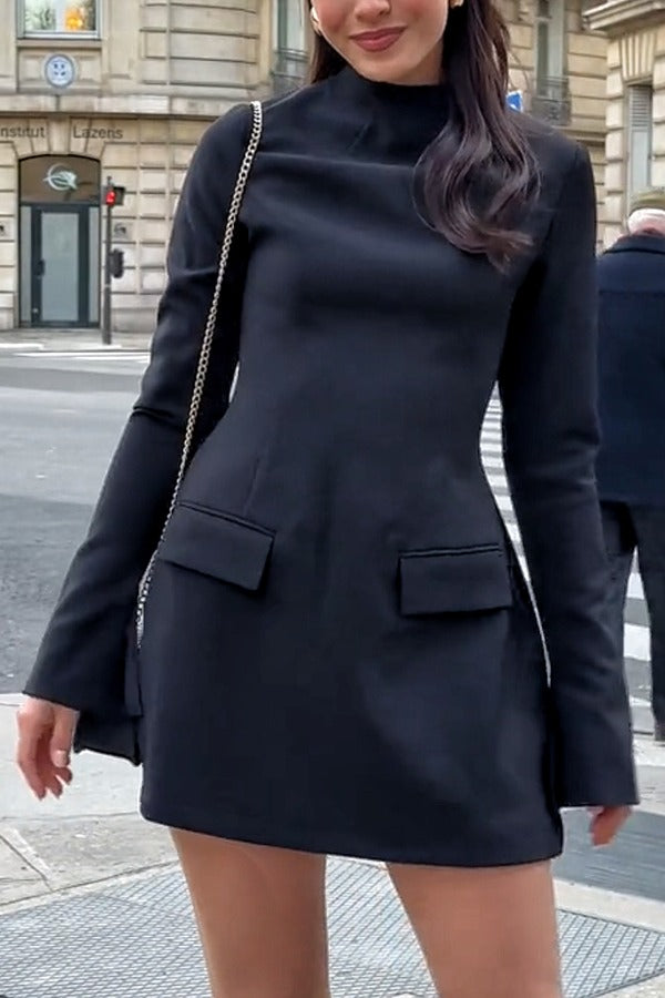 Robe courte Ultimate Muse à col haut et manches longues fendues avec poches à rabat
