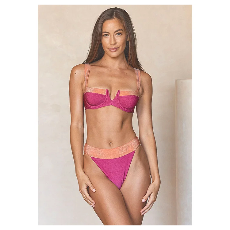 Maillot de bain bikini à blocs de couleurs et sarong 