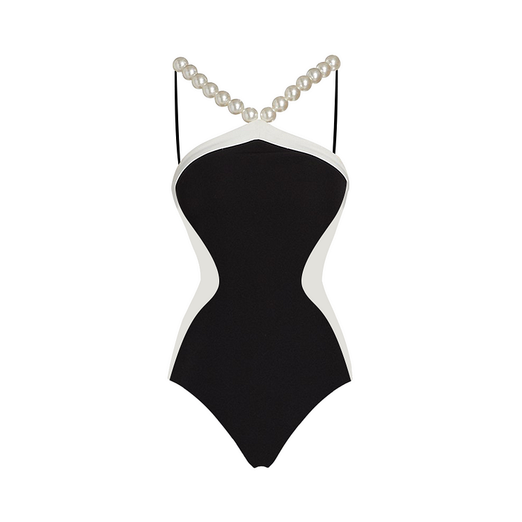 Neckholder-Badeanzug mit Kunstperlenkette und Rock 