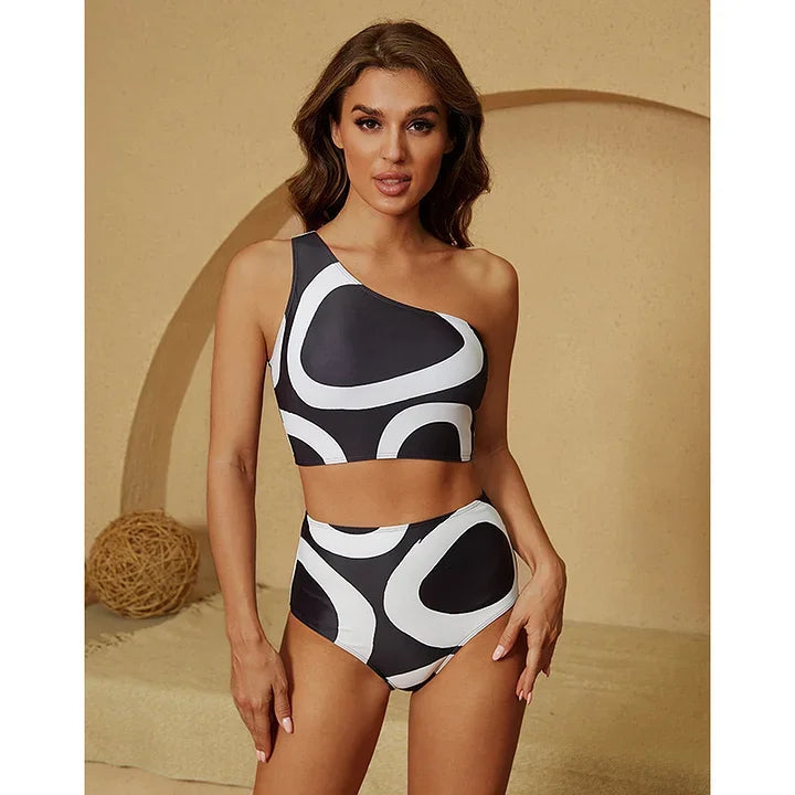 Maillot de bain bikini fendu à imprimé asymétrique et paréo 