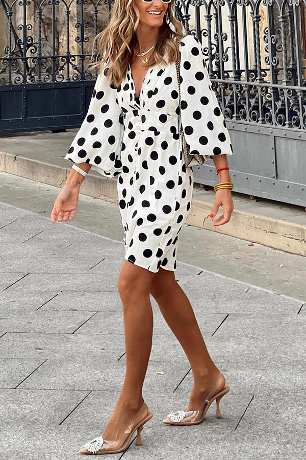 Robe mini boutonnée à pois et manches bouffantes Always The One