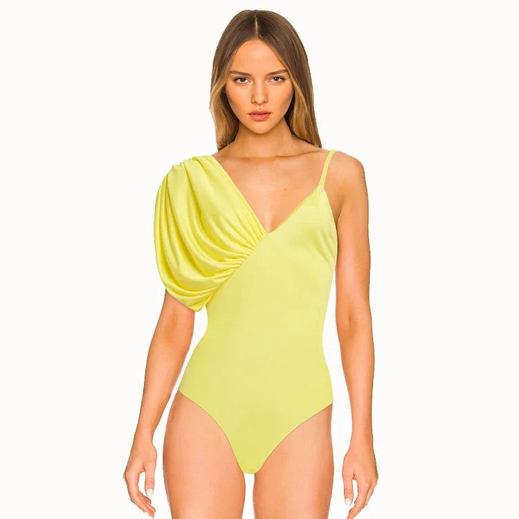 Maillot de bain une pièce asymétrique à bretelles et jupe de couleur unie 