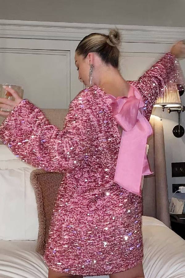 Dance All Night – Lockeres Minikleid mit Pailletten und Schleife am Rücken
