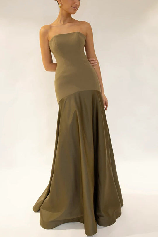 Robe longue évasée bustier en satin patchwork à l'élégance intemporelle