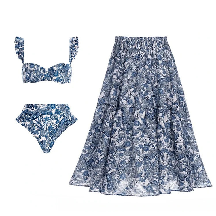 swimgirls – Bedruckter, blauer Badeanzug mit Rüschenträgern und Rock 