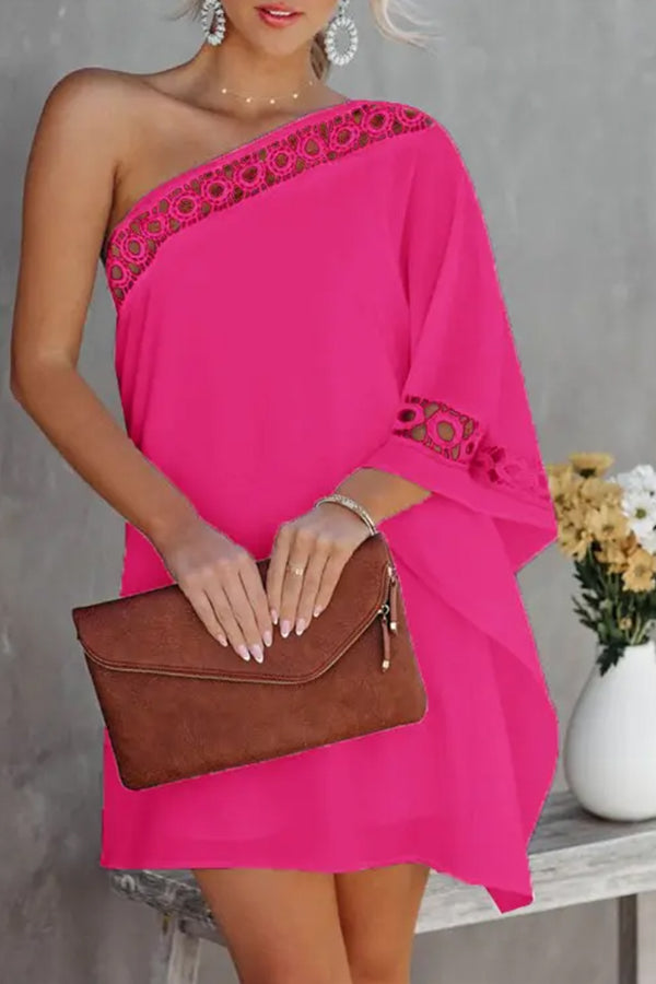 Lässiges One-Shoulder-Kleid aus kontrastierender Spitze