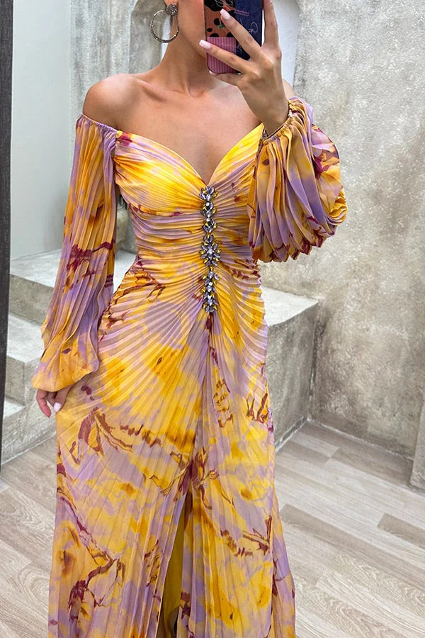 Robe longue fendue plissée à imprimé sérénade Sunset, épaules dénudées et diamants