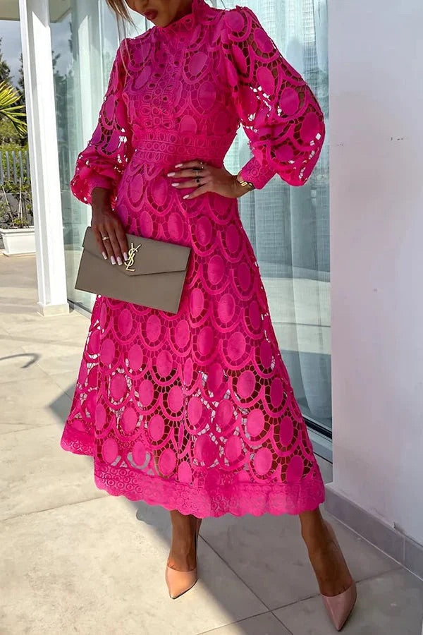 Robe mi-longue de soirée romantique, sensuelle et élégante en dentelle au crochet à manches lanternes 