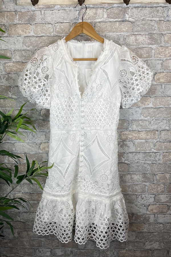Robe courte boutonnée à manches bouffantes et dentelle au crochet Sweet Valor
