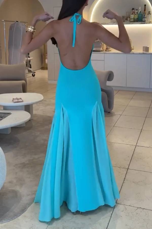 Robe élégante en tricot avec col suspendu