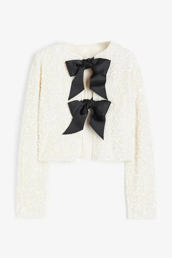Deux façons de célébrer la veste à paillettes avec nœud sur le devant 