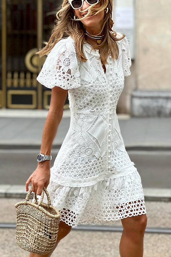 Robe courte boutonnée à manches bouffantes et dentelle au crochet Sweet Valor