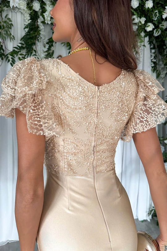 Robe mi-longue luxueuse en dentelle et satin à volants et manches froncées 