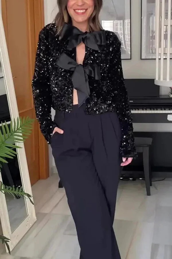 Deux façons de célébrer la veste à paillettes avec nœud sur le devant 