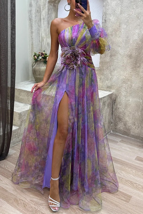 Robe longue plissée à fleurs en tulle et fente à une épaule 