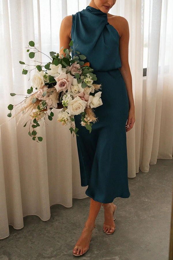 Robe longue drapée en satin à taille élastique et col haut Perfectly Yours