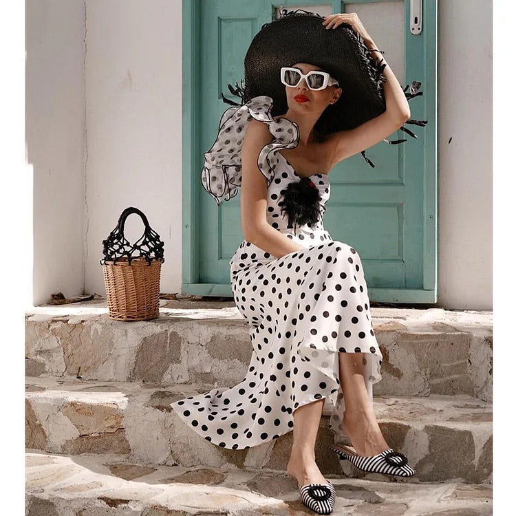 Maillot de bain une pièce à volants et imprimé pois, asymétrique, découpé et jupe 