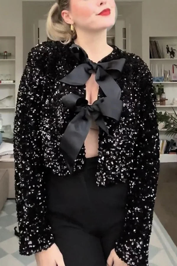 Deux façons de célébrer la veste à paillettes avec nœud sur le devant 