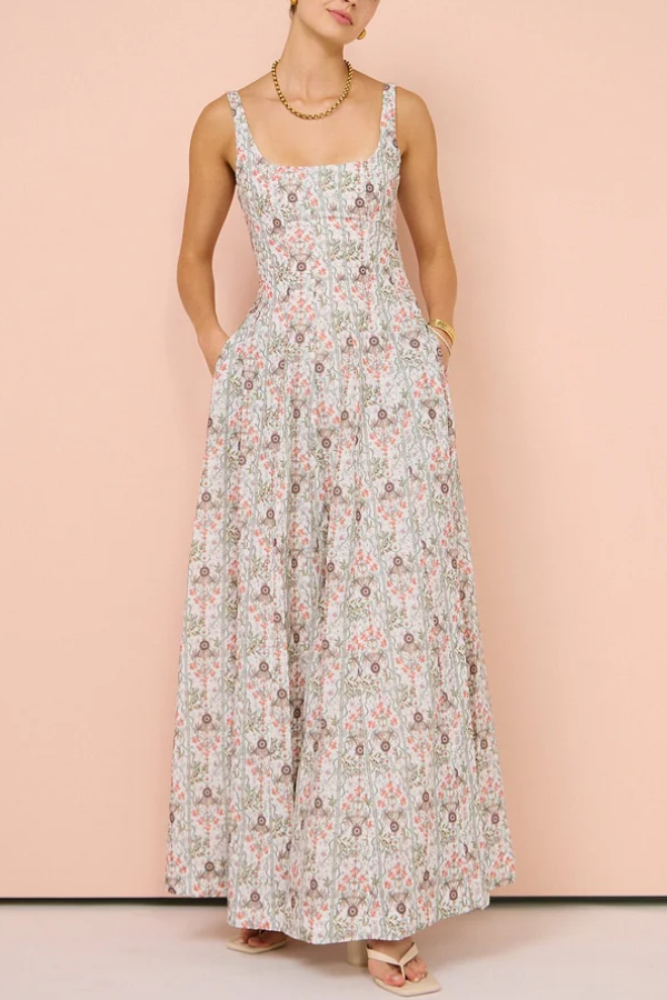 Langes Kleid mit Blumenmuster und Neckholder-Taille und flachem Kragen
