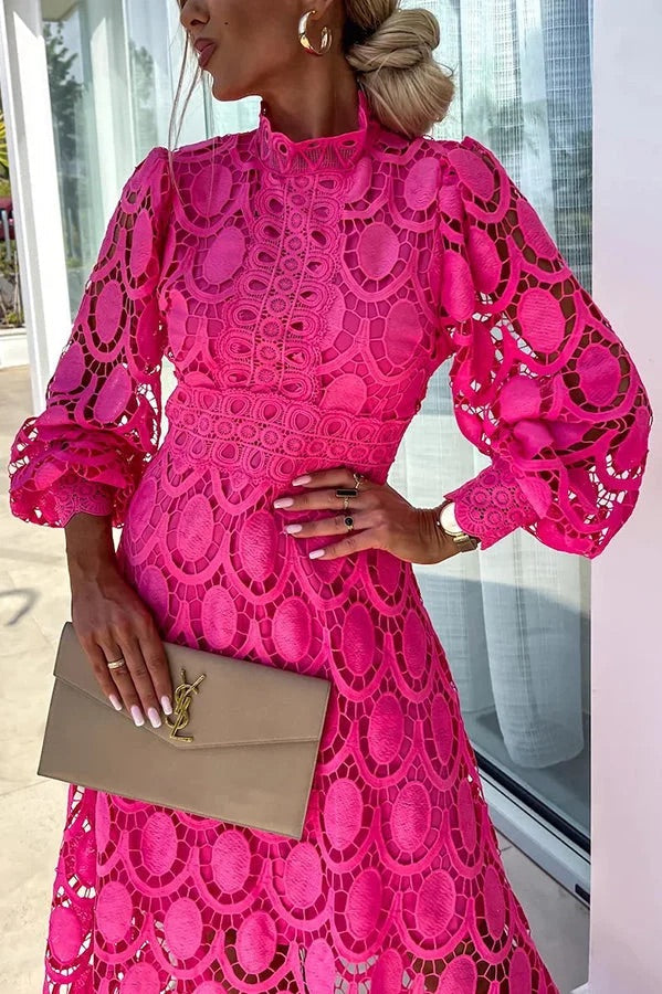 Robe mi-longue de soirée romantique, sensuelle et élégante en dentelle au crochet à manches lanternes 