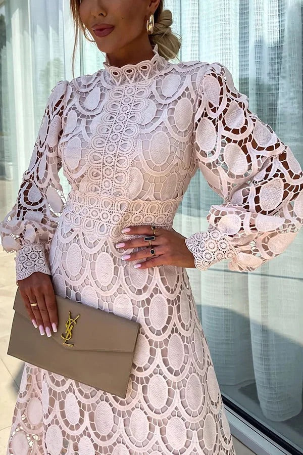 Robe mi-longue de soirée romantique, sensuelle et élégante en dentelle au crochet à manches lanternes 