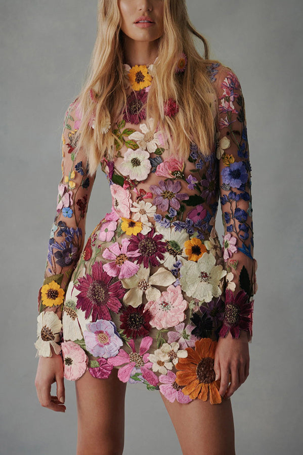 Elegant bezauberndes rückenfreies Minikleid mit langen Ärmeln und Blumenapplikation 