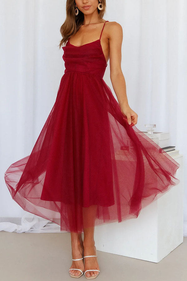 Midikleid aus Tüll im Daydream-Look mit Wasserfallausschnitt und Schnürung auf der Rückseite