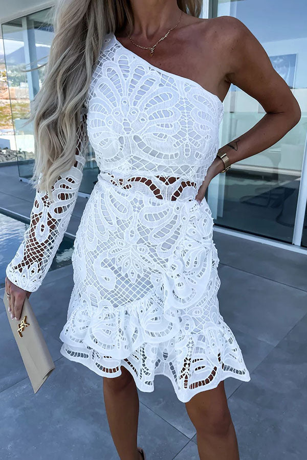 Robe courte asymétrique en dentelle crochetée City Romance