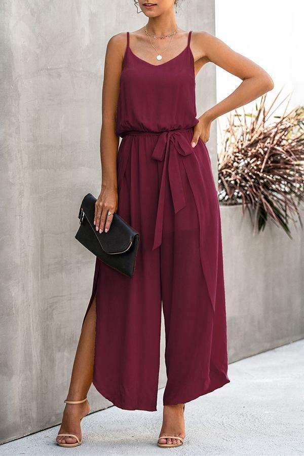Modischer Jumpsuit mit V-Ausschnitt, weitem Bein und Schlitz (mit Gürtel)