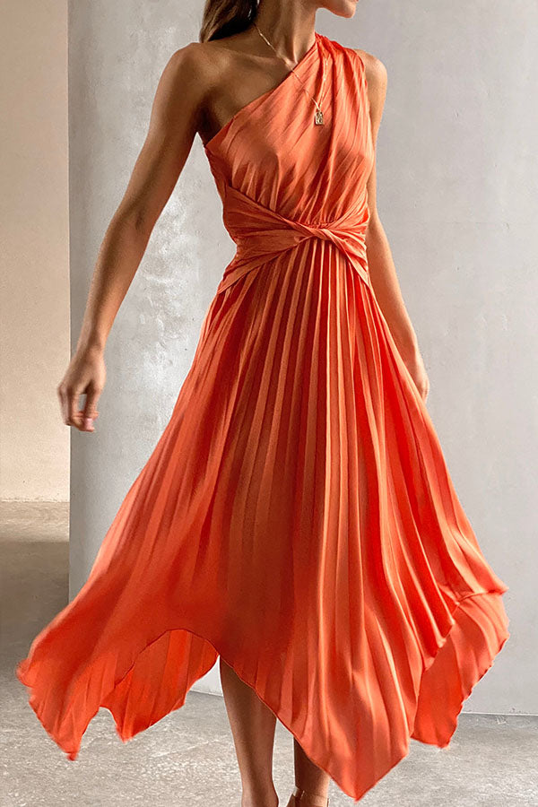 Plissiertes Midikleid aus Satin mit One-Shoulder-Träger