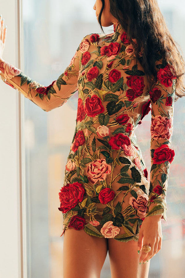 Robe courte à manches longues et appliques florales Rosie Moments