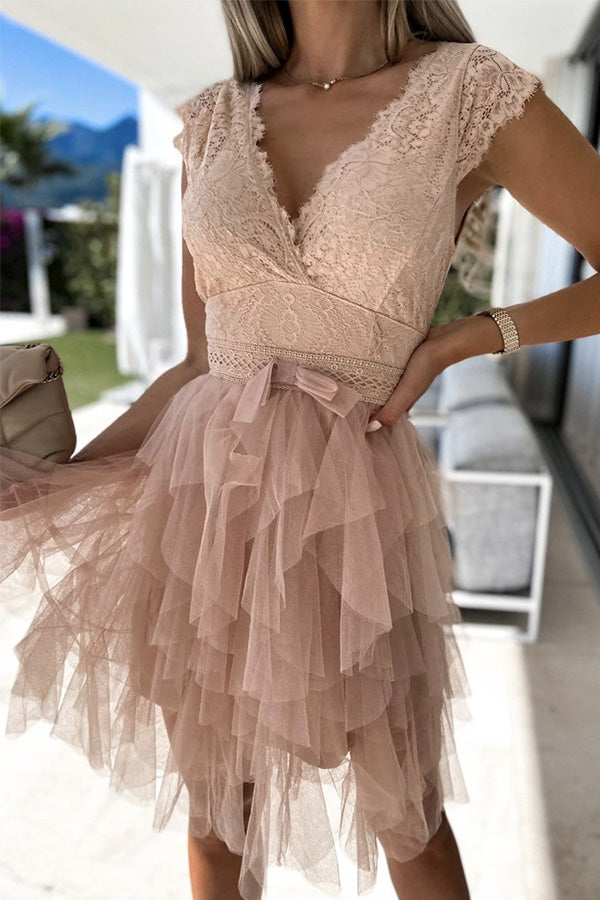 Robe mi-longue superposée sans manches en dentelle à col en V