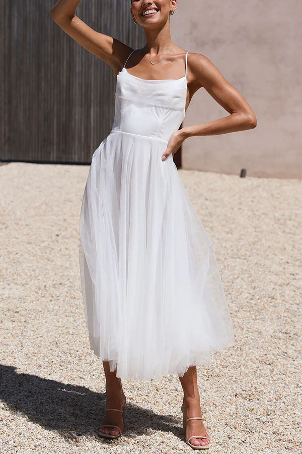 Midikleid aus Tüll im Daydream-Look mit Wasserfallausschnitt und Schnürung auf der Rückseite