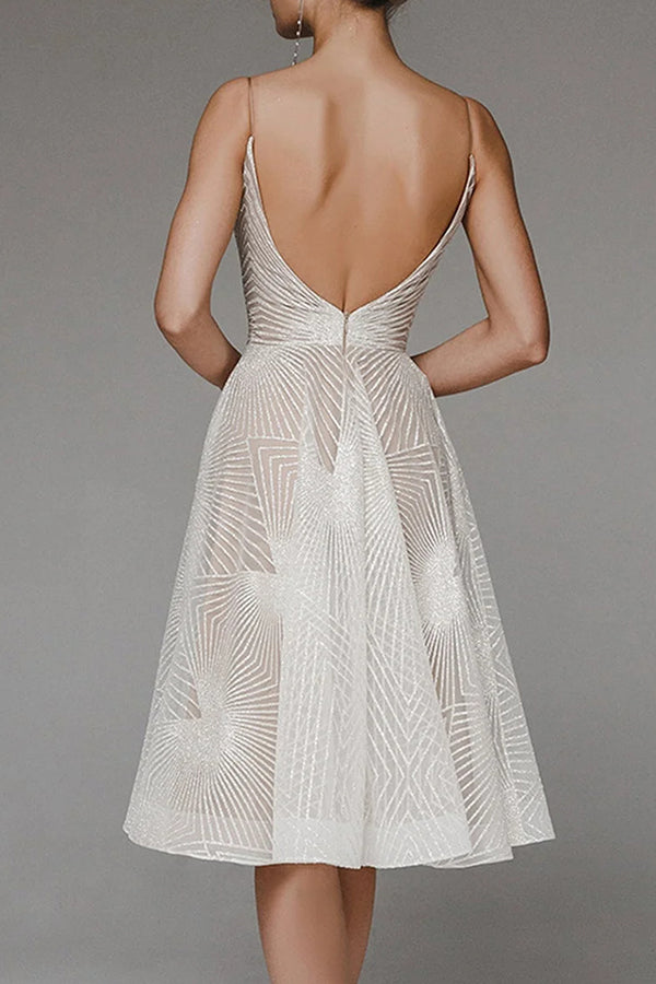 Stilvolles A-Linien-Kleid mit V-Ausschnitt und Trägern