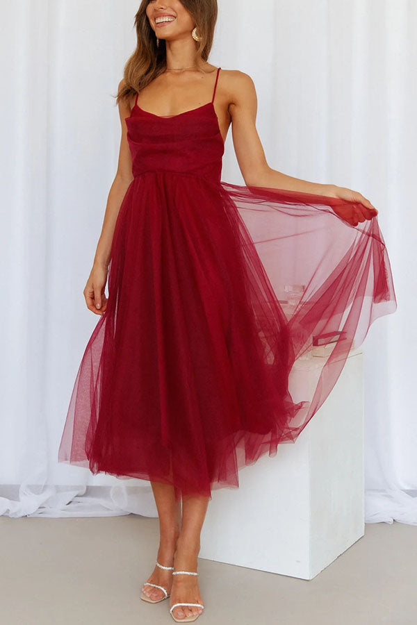 Midikleid aus Tüll im Daydream-Look mit Wasserfallausschnitt und Schnürung auf der Rückseite