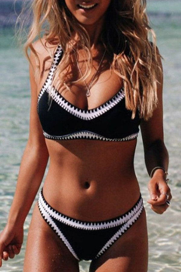 Maillot de bain deux pièces noir à motif patchwork 