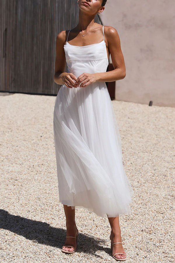 Midikleid aus Tüll im Daydream-Look mit Wasserfallausschnitt und Schnürung auf der Rückseite