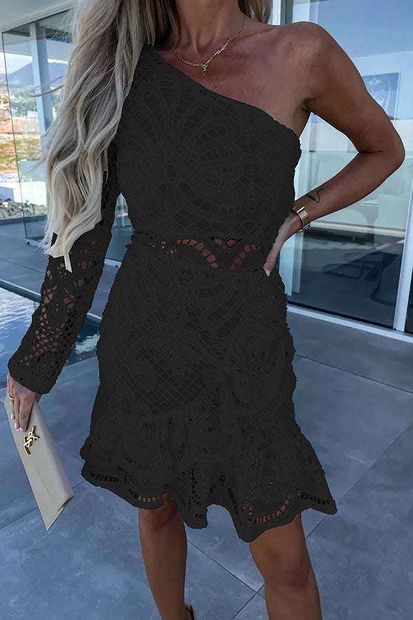 Robe courte asymétrique en dentelle crochetée City Romance