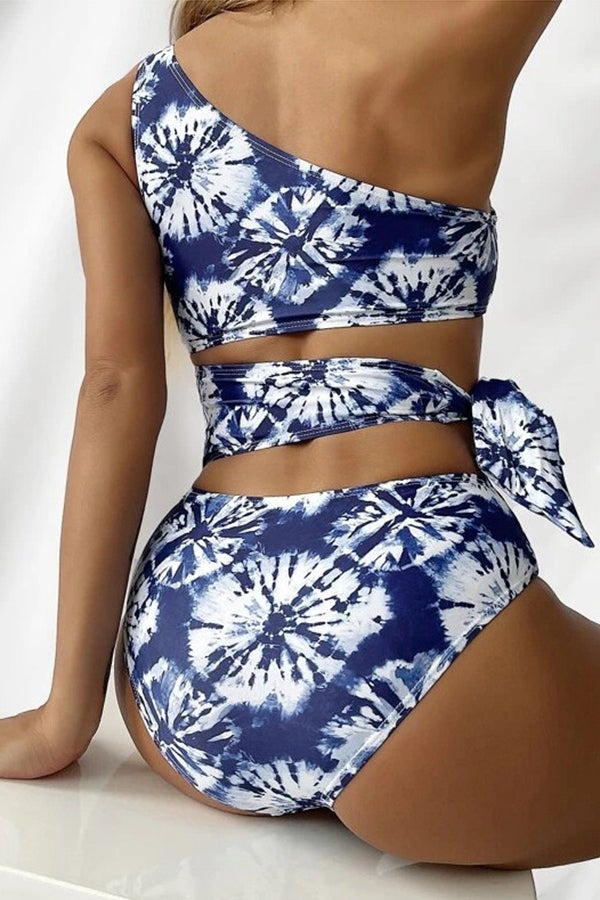 One-Shoulder-Batik-Badeanzug mit Schnürung