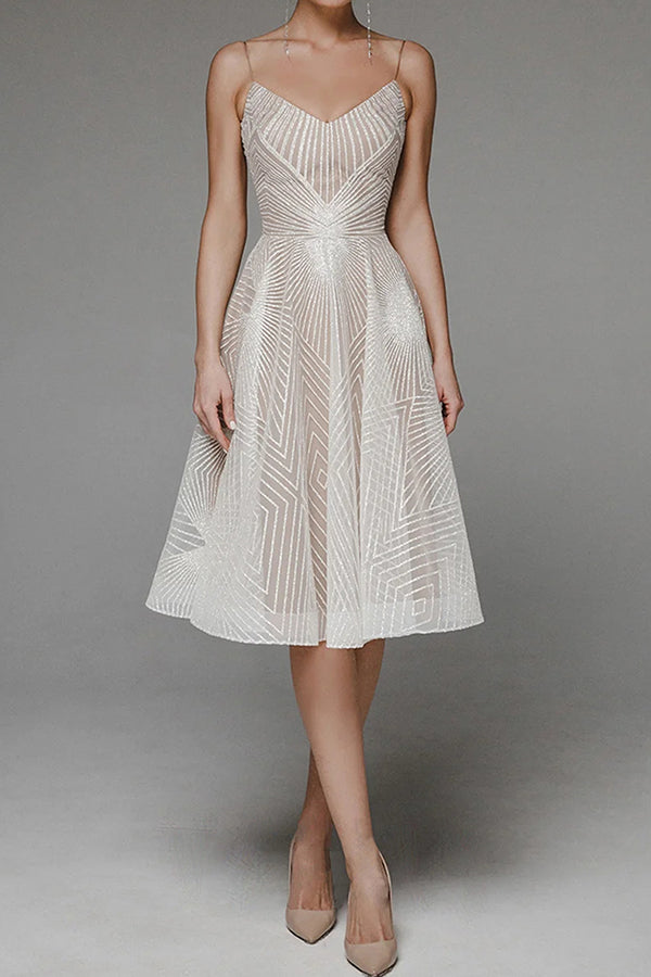 Stilvolles A-Linien-Kleid mit V-Ausschnitt und Trägern