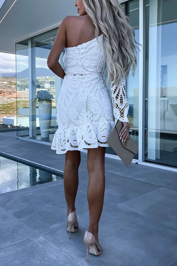 Robe courte asymétrique en dentelle crochetée City Romance