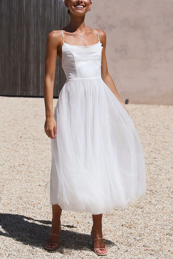 Midikleid aus Tüll im Daydream-Look mit Wasserfallausschnitt und Schnürung auf der Rückseite